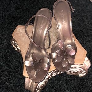 Amanda Smith ankle strap sandles, w flower accent